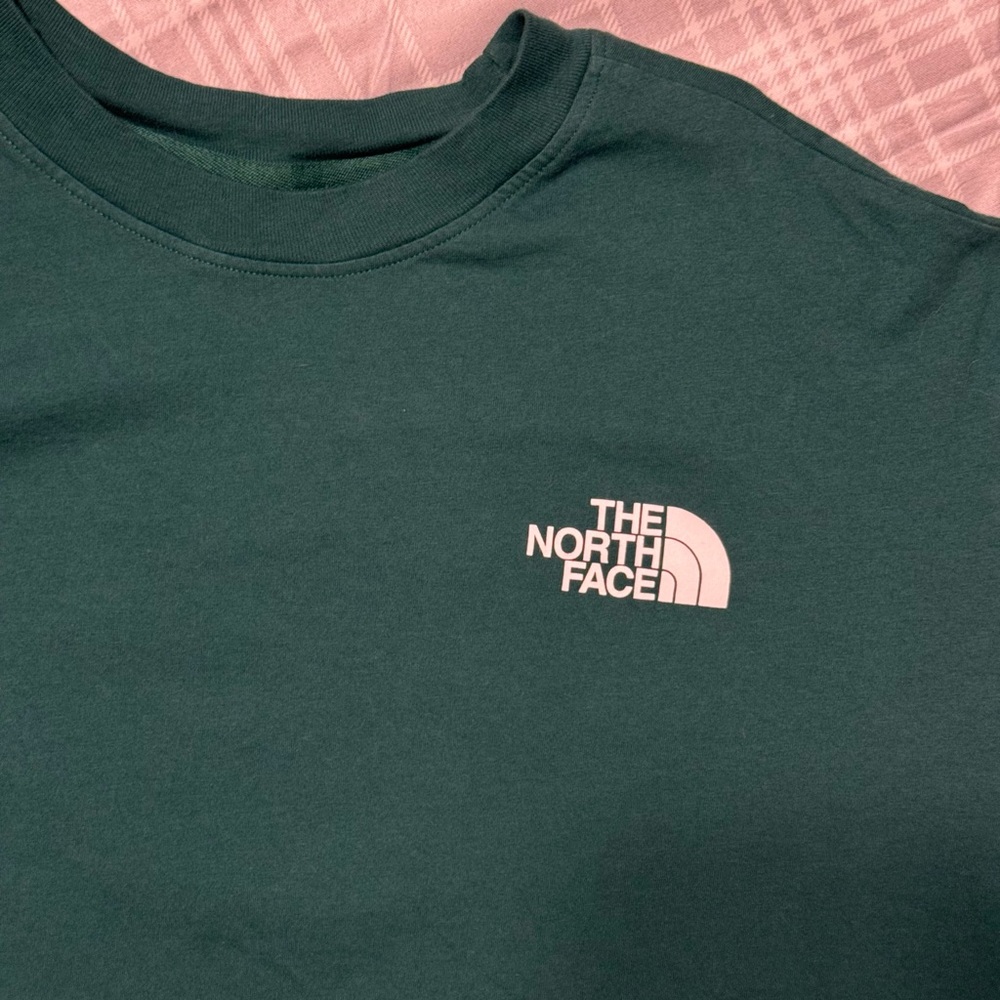 Like New Women’s The North Face Green and White Logo Crew neck T Shirt - Picture 3 of 5